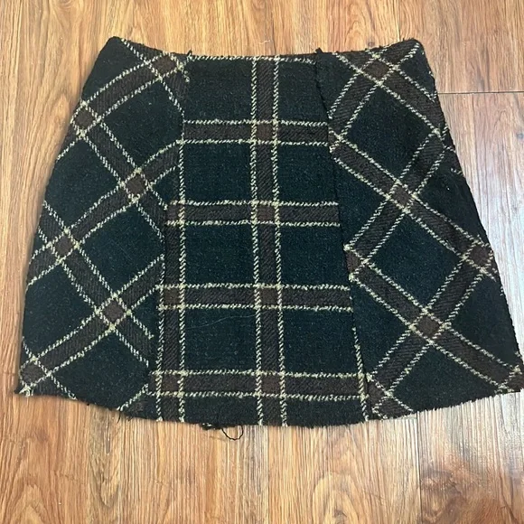 Urban Outfitters plaid skirt - Picture 2 of 3